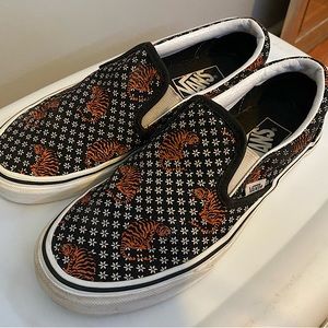 Floral tiger slip on Vans